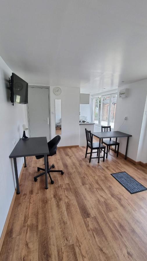 Studio En Rez-De-Chaussee - Le Petit Chateau Avesnois - Tv - Wifi - Logement Entier Avesnes-sur-Helpe Kültér fotó