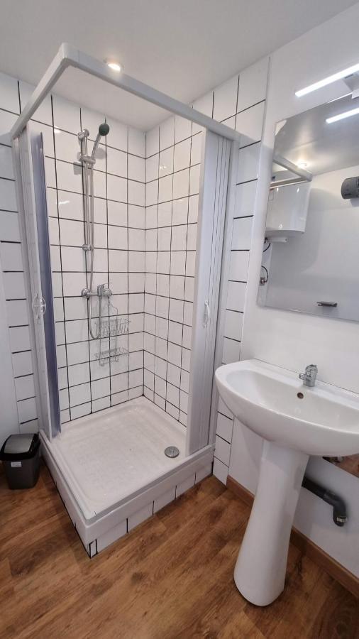 Studio En Rez-De-Chaussee - Le Petit Chateau Avesnois - Tv - Wifi - Logement Entier Avesnes-sur-Helpe Kültér fotó