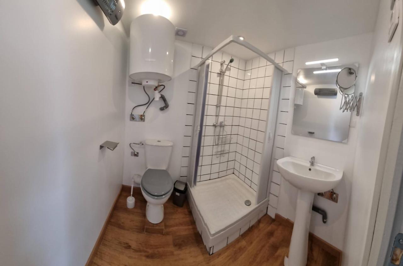 Studio En Rez-De-Chaussee - Le Petit Chateau Avesnois - Tv - Wifi - Logement Entier Avesnes-sur-Helpe Kültér fotó